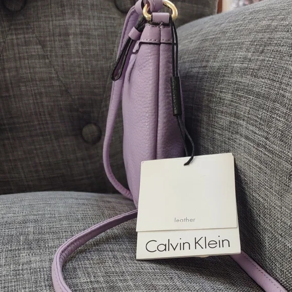 Calvin Klein Purple Crossbody Bag with Elegant Design - Picture 2 of 4